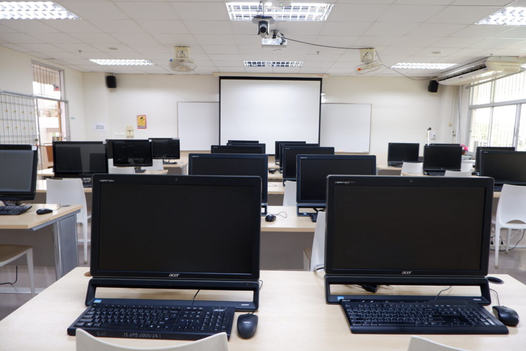 ห้องปฏิบัติการคอมพิวเตอร์ IT 203